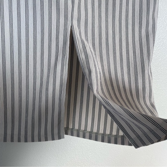 By & By Ivory Striped Skirt Crepe Textured Elastic Waist Back Slit Women's Small - Picture 4 of 5